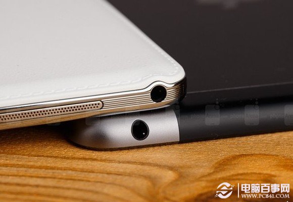 三星Note 10.1与iPad Air外观细节对比