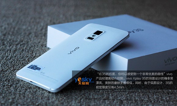Vivo Xplay 3S开箱手机背面图片