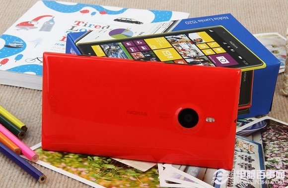 诺基亚Lumia 1520手机背面外观
