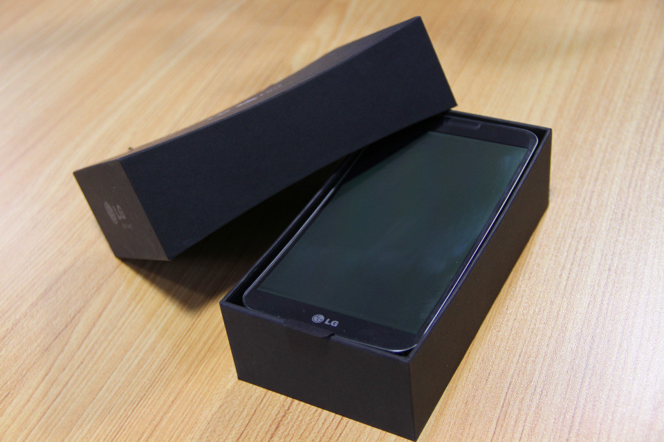 首款柔性曲面屏手机 LG G Flex开箱图赏_2
