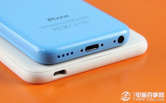 HTC desire 816与iPhone5C机身底部细节对比