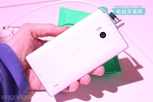 诺基亚Lumia 930背面图片