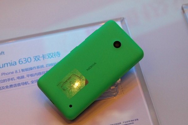 首款双卡双待 诺基亚Lumia 630手机图赏