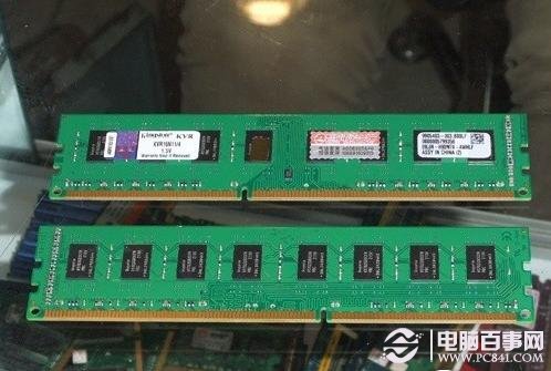 金士顿4GB DDR3-1600内存的正反面特写