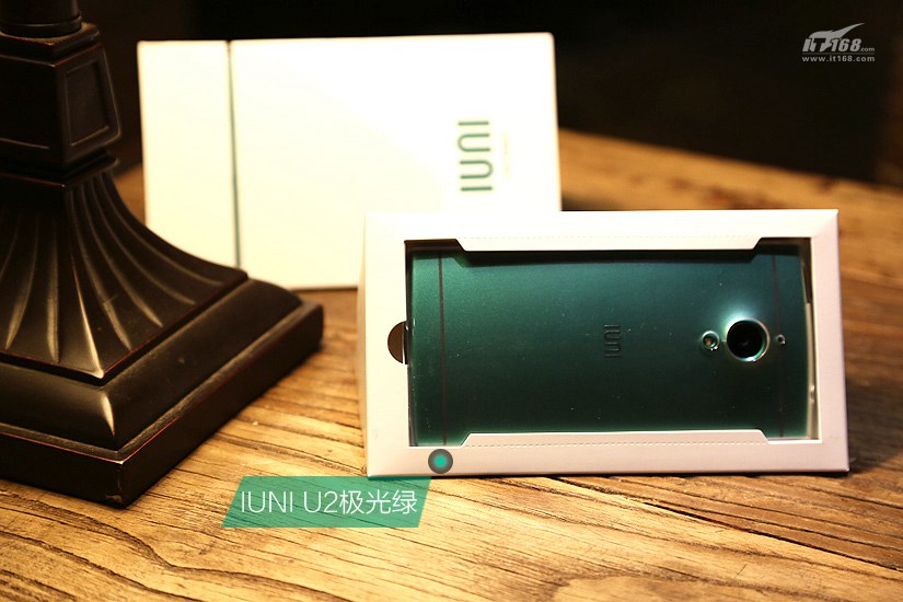 包装唯美有品手机 IUNI U2极光绿版开箱图赏_2