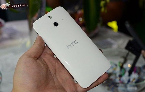 HTC One时尚版背面外观
