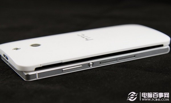 华为P7与HTC One时尚版机身右侧面对比
