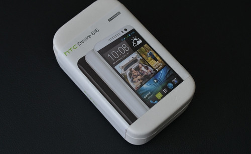 HTC D616W采用了经典的家族包装，外面看还是很期待的