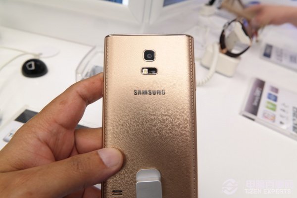 首款Tizen手机Samsung Z金色版曝光