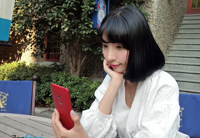 坚如磐石设计 华硕ZenFone5 4G版美女图赏_2