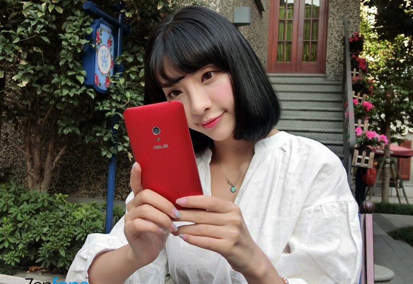 坚如磐石设计 华硕ZenFone5 4G版美女图赏_4