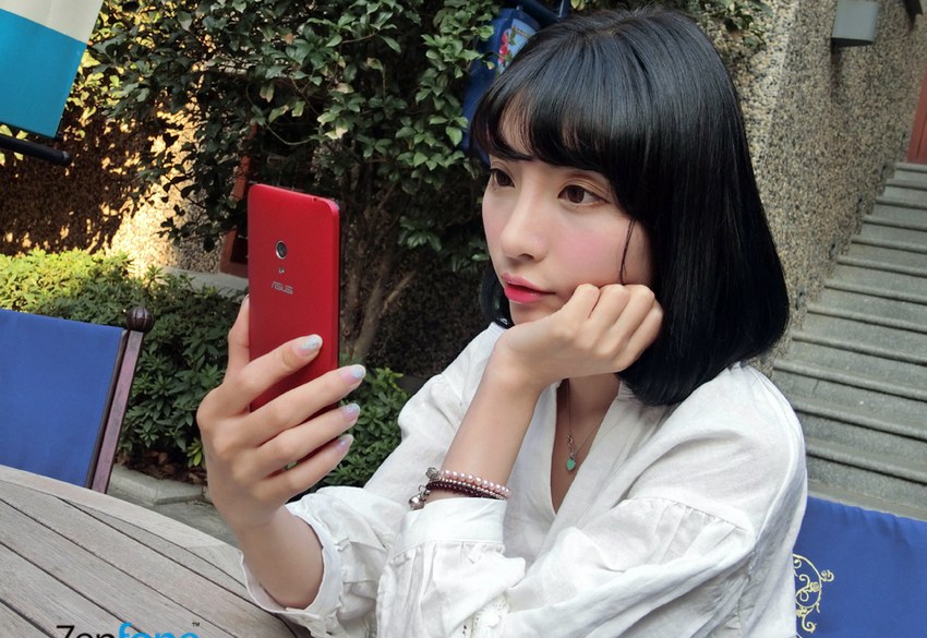 坚如磐石设计 华硕ZenFone5 4G版美女图赏_3
