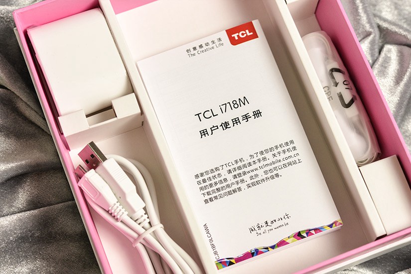 大方优雅女性手机 TCL i718M粉色图赏(4/12)