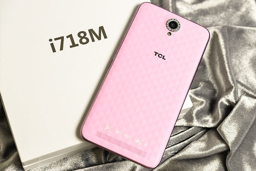 大方优雅女性手机 TCL i718M粉色图赏_5