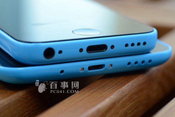 魅蓝Note和iPhone5C机身底部外观对比
