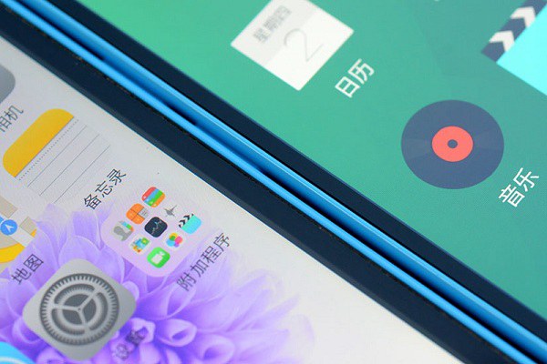魅蓝Note和iPhone5C屏幕边框对比