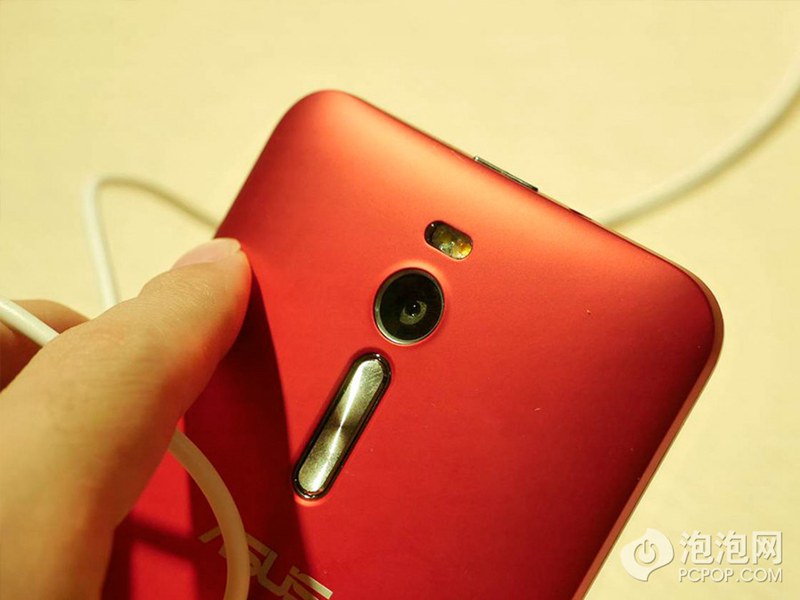 全球首款4GB运行内存 华硕ZenFone 2手机图赏_3