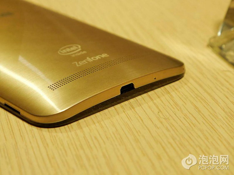全球首款4GB运行内存 华硕ZenFone 2手机图赏_8