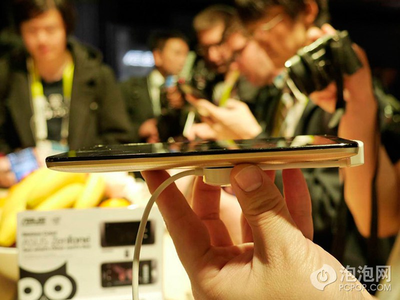 全球首款4GB运行内存 华硕ZenFone 2手机图赏_10