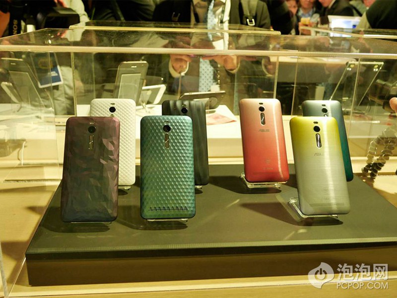 全球首款4GB运行内存 华硕ZenFone 2手机图赏(14/15)