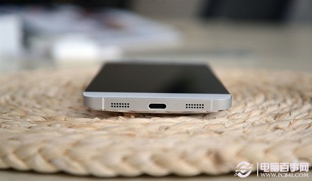 乐视超级手机1配备USB-C接口