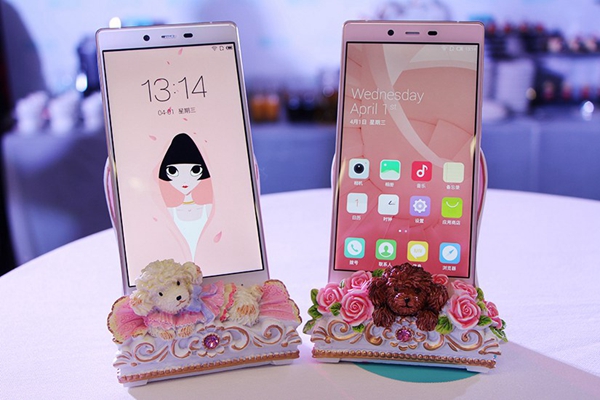 时尚玻璃机身 五款国产女性手机推荐 IUNI i1