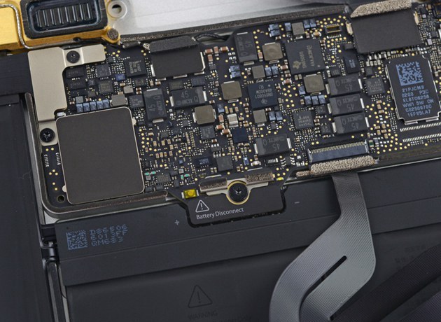  MacBook 12内部电池连接器特写